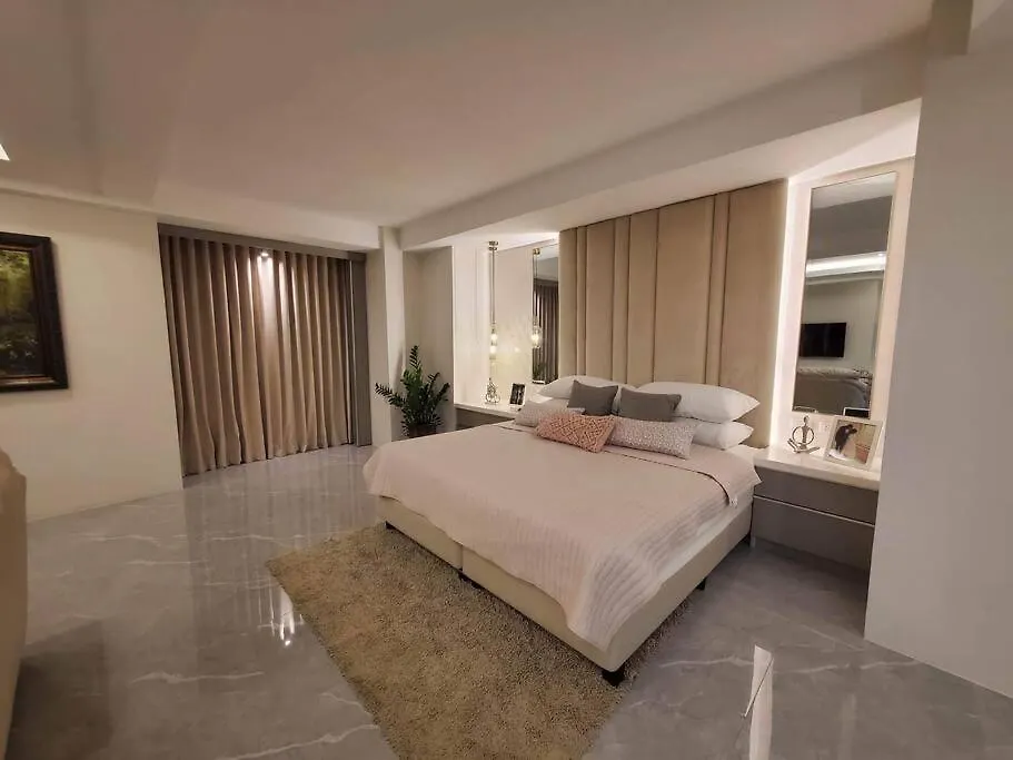 Apartment Luxury Suite In Bf Homes Manila Philippines