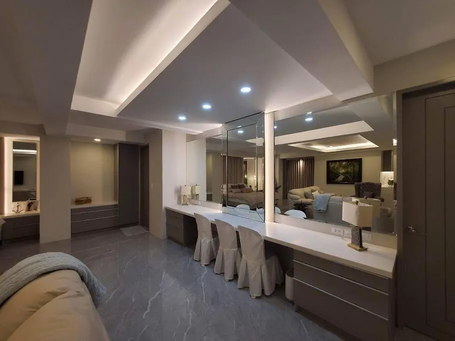Luxury Suite In Bf Homes Manila Apartment