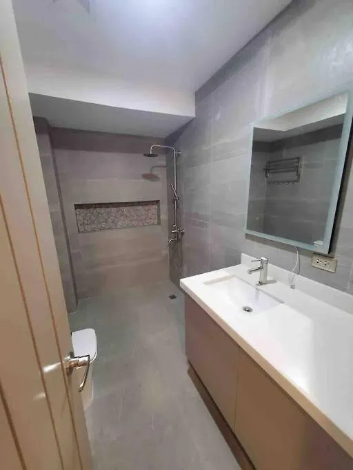 Apartment Luxury Suite In Bf Homes Manila