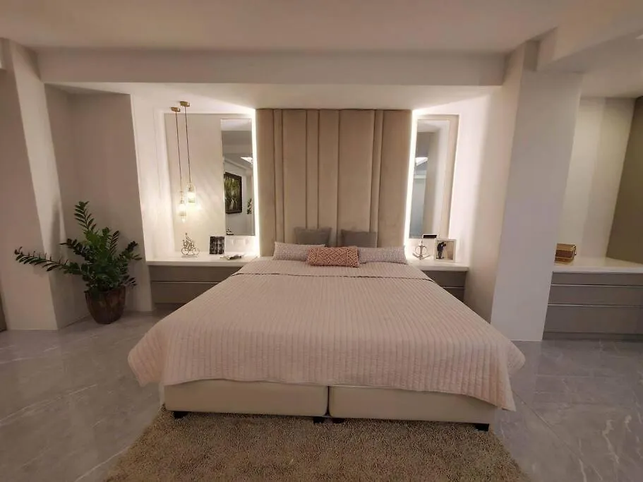 Luxury Suite In Bf Homes Manila Philippines